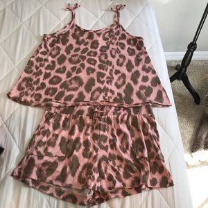 NEW WOMENS Wandering Dreams XL PAJAMAS SET PINK ANIMAL PRINT